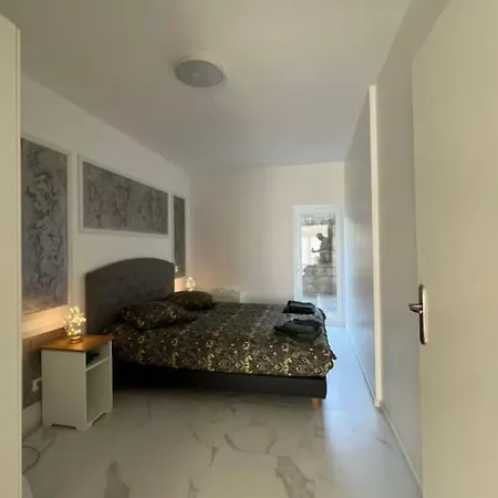 Il Punto * Авранш